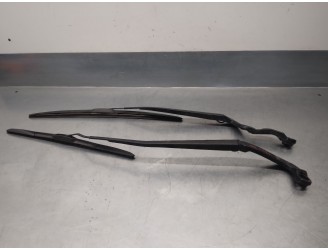 Recambio de brazo limpia delantero izquierdo para land rover range rover sport 3.0 td v6 cat referencia OEM IAM LR076843 5 PUER