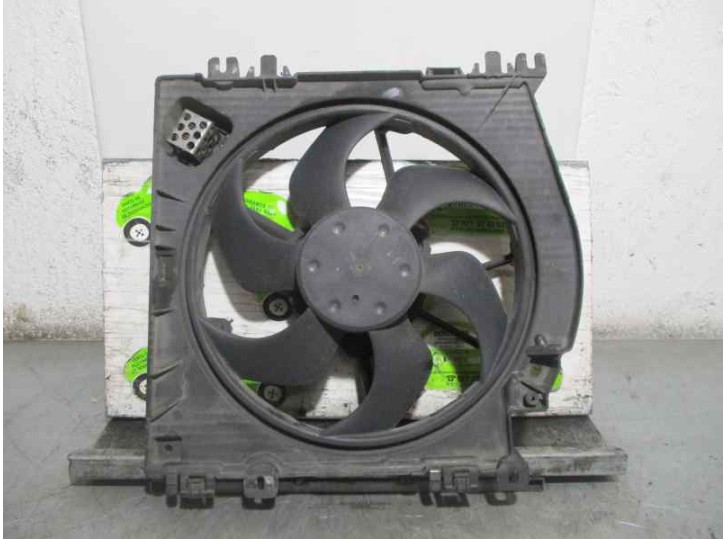 Recambio de electroventilador para renault clio iii 1.5 dci diesel referencia OEM IAM 8200688375 144807100 FAURECIA