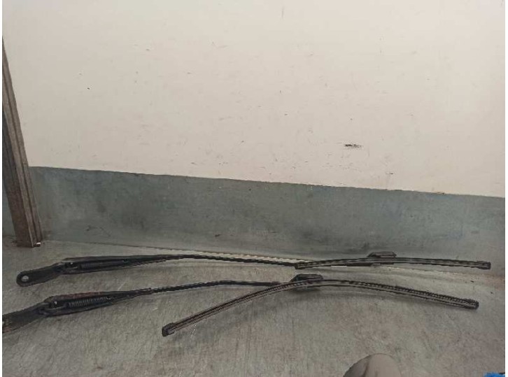 Recambio de brazo limpia delantero derecho para peugeot partner kombi premium referencia OEM IAM 6429FJ  