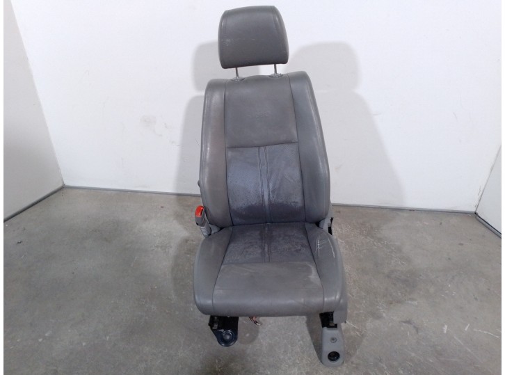 Recambio de asiento delantero izquierdo para jeep gr. cherokee (wh) 3.0 crd cat referencia OEM IAM 4857514 CUERO GRIS 5 PUERTAS