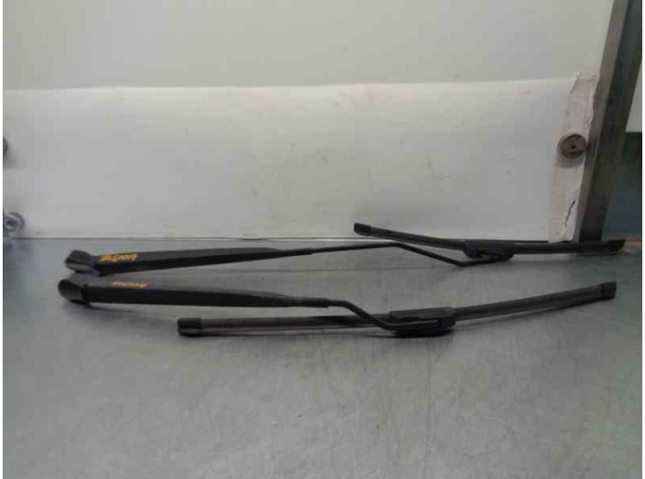 Recambio de brazo limpia delantero derecho para peugeot 1007 sport referencia OEM IAM 6429Y0  