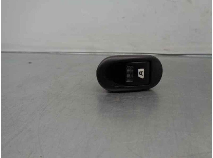 Recambio de mando elevalunas delantero izquierdo para peugeot 1007 sport referencia OEM IAM 96401469XT  