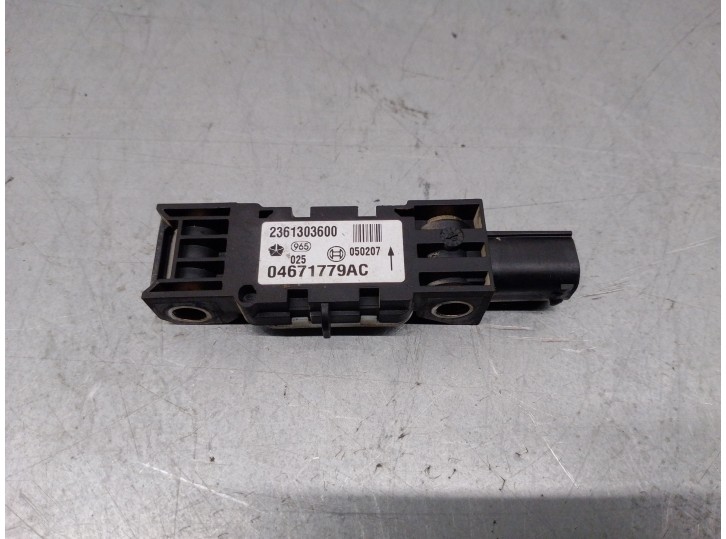 Recambio de sensor impacto para jeep gr. cherokee (wh) 3.0 crd cat referencia OEM IAM 04671779AC  