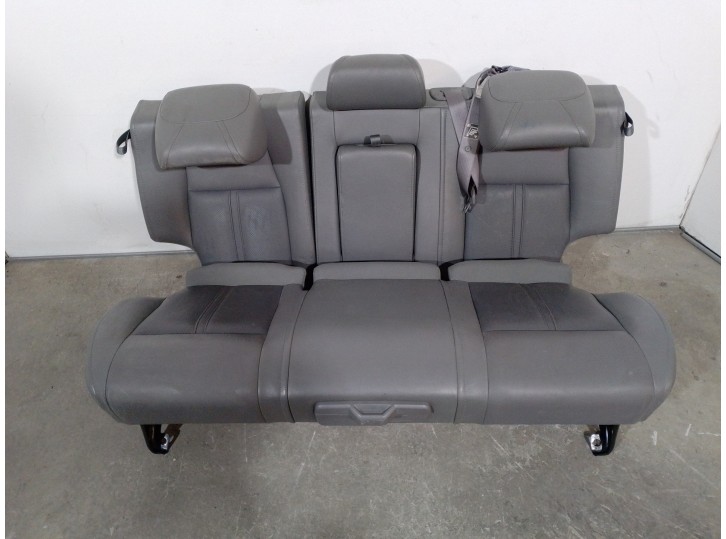 Recambio de asientos traseros para jeep gr. cherokee (wh) 3.0 crd cat referencia OEM IAM 4857573 CUERO GRIS 5 PUERTAS