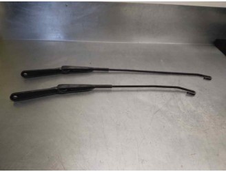 Replacement right front wiper arm for Nissan Primastar (X..) Van L1H1 2.9T OEM IAM reference 7700311584 