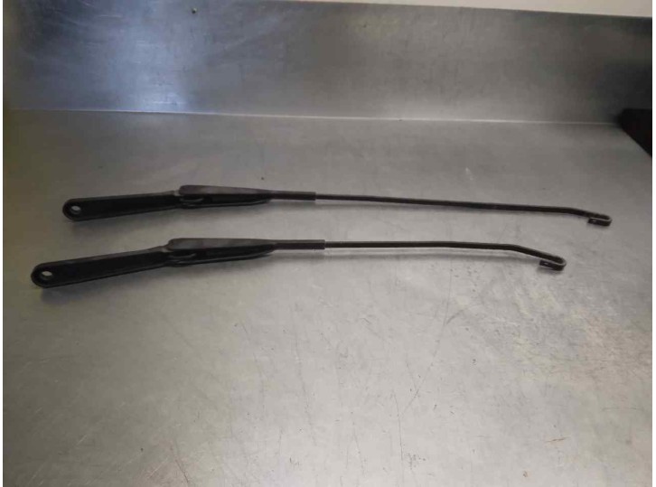 Recambio de brazo limpia delantero derecho para nissan primastar (x..) kasten l1h1 2.9t referencia OEM IAM 7700311584  