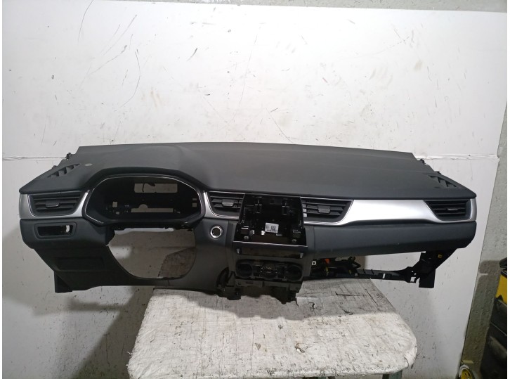 Recambio de salpicadero para renault captur ii referencia OEM IAM 681001063R 681001063R 