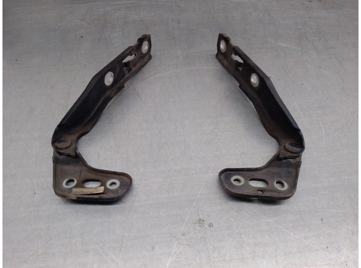 Replacement hood hinge for Audi A6 Saloon (4F2) 3.0 V6 24V TDI OEM IAM reference 4F0823302 4F0823301 