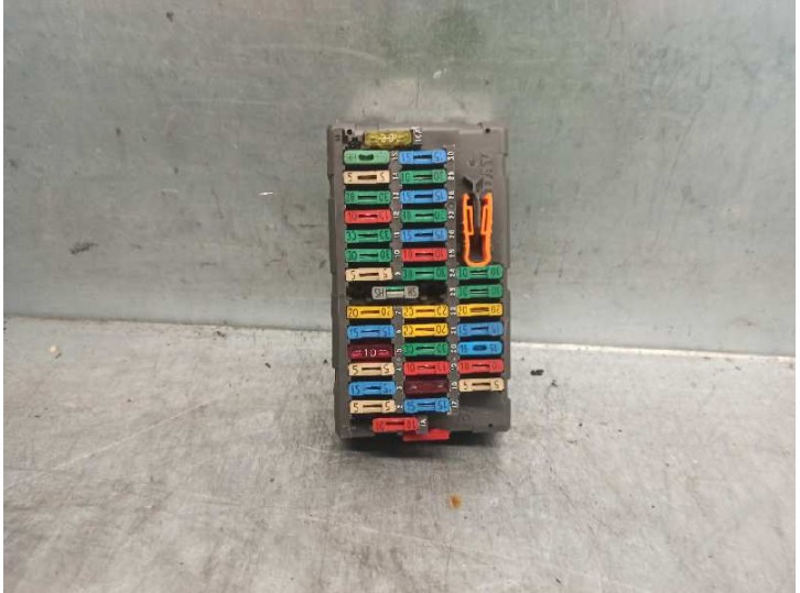 Recambio de caja reles / fusibles para lancia zeta 2.1 turbodiesel cat referencia OEM IAM 5970109547  