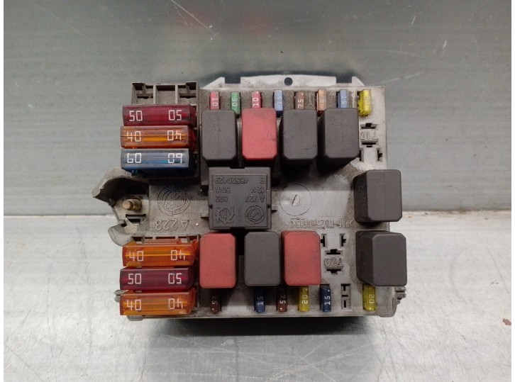 Recambio de caja reles / fusibles para alfa romeo 147 (190) 1.9 jtd distinctive referencia OEM IAM 46558760  