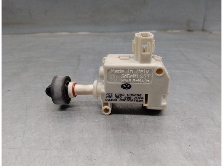 Recambio de tapa motor para audi a6 berlina (4f2) 3.0 v6 24v tdi referencia OEM IAM 3B0959782A 