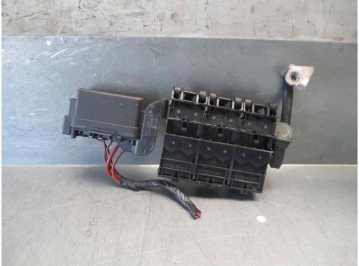 Recambio de caja reles / fusibles para seat ibiza (6l1) 1.9 tdi referencia OEM IAM 6Q0915345B 