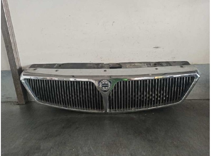 Recambio de rejilla delantera para lancia zeta 2.1 turbodiesel cat referencia OEM IAM 1462392077 