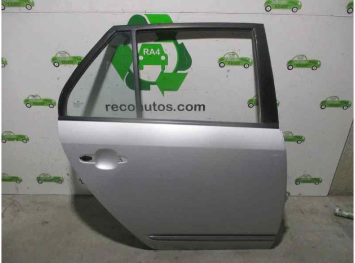 Recambio de puerta trasera derecha para kia carens (un) 2.0 crdi referencia OEM IAM 770041D010 GRIS 5 PUERTAS