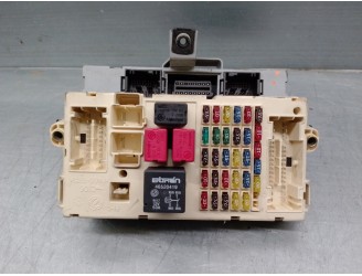 Recambio de caja reles / fusibles para alfa romeo 147 (190) 1.9 jtd distinctive referencia OEM IAM 467463750 501208570090 