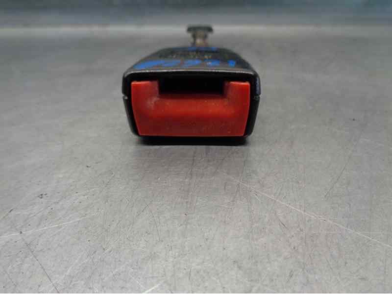 Recambio de enganche cinturon para audi a4 berlina (b5) 1.9 tdi referencia OEM IAM 8D0857755B  