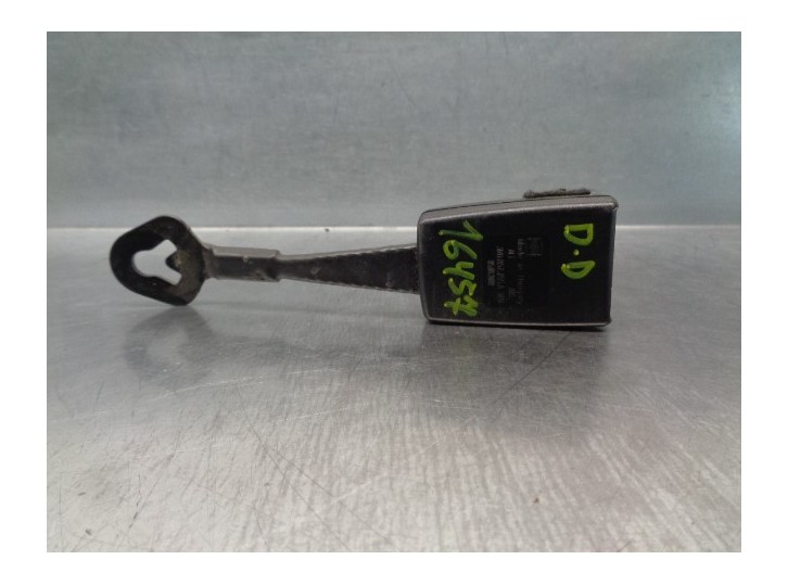 Recambio de enganche cinturon para seat exeo st (3r5)(2009>) 2.0 tdi referencia OEM IAM 3R0857755A DEL DER ,