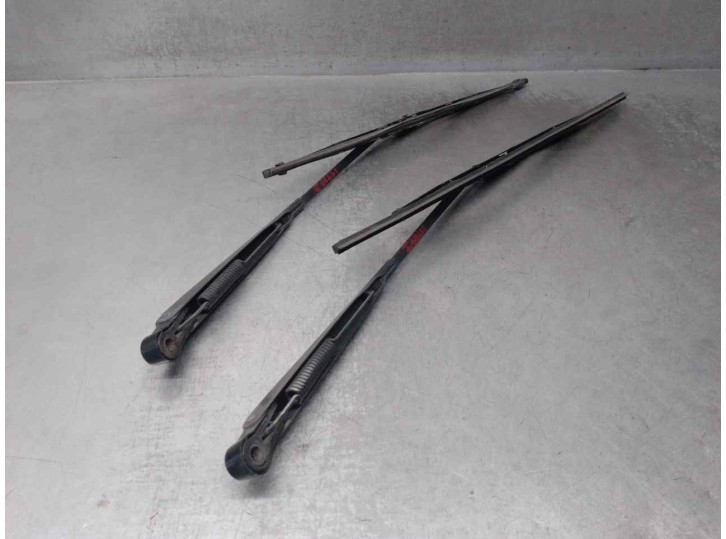 Recambio de brazo limpia delantero derecho para suzuki carry st 90 referencia OEM IAM 91121842  