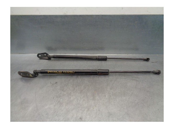 Replacement trunk/tailgate shock absorbers for Toyota Verso 2.0 D-4D CAT OEM IAM reference 689600F030 