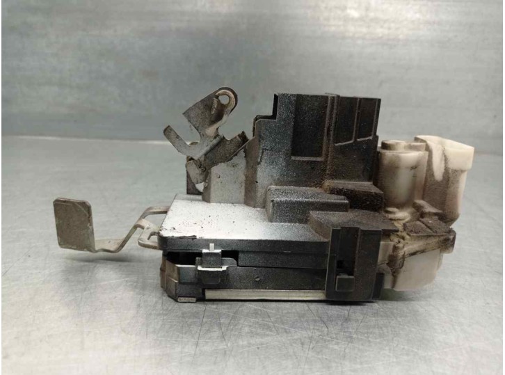 Replacement front right door lock for Peugeot Boxer closed box van (RS2850)(290/330)(´02) 2.8 HDi OEM IAM reference