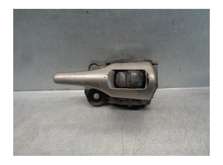 Recambio de maneta interior delantera derecha para toyota verso 2.0 d-4d cat referencia OEM IAM 6920502120B2  