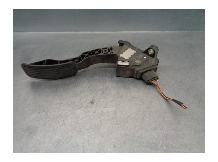 Recambio de potenciometro pedal para toyota verso 2.0 d-4d cat referencia OEM IAM 7811002020  