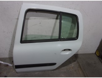 Recambio de puerta trasera izquierda para renault clio ii fase i (b/cbo) 1.9 diesel referencia OEM IAM 7751472475 BLANCA 5 PUERT