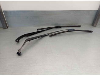 Recambio de brazo limpia delantero derecho para mitsubishi outlander (cw0) 2.0 di-d cat referencia OEM IAM 8250A172 8250A171 