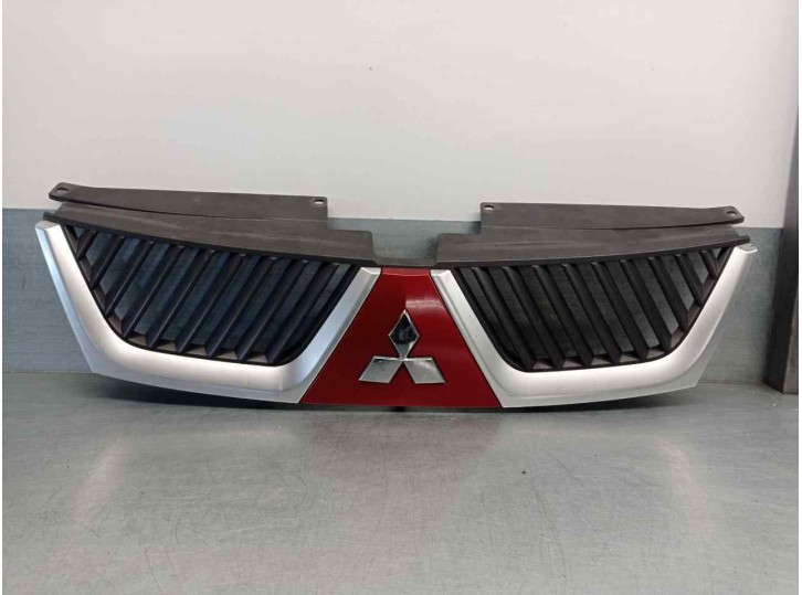 Replacement front grille for Mitsubishi Outlander (CW0) 2.0 Di-D CAT OEM IAM reference 7450A037ZZ 