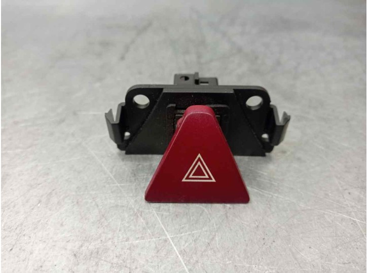 Replacement hazard warning switch for Peugeot 307 Break / SW (S1) 1.6 HDi OEM IAM reference 