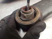 Recambio de brazo suspension inferior delantero izquierdo para mazda 323 berl. f/s (bj) 1.6 f active referencia OEM IAM 