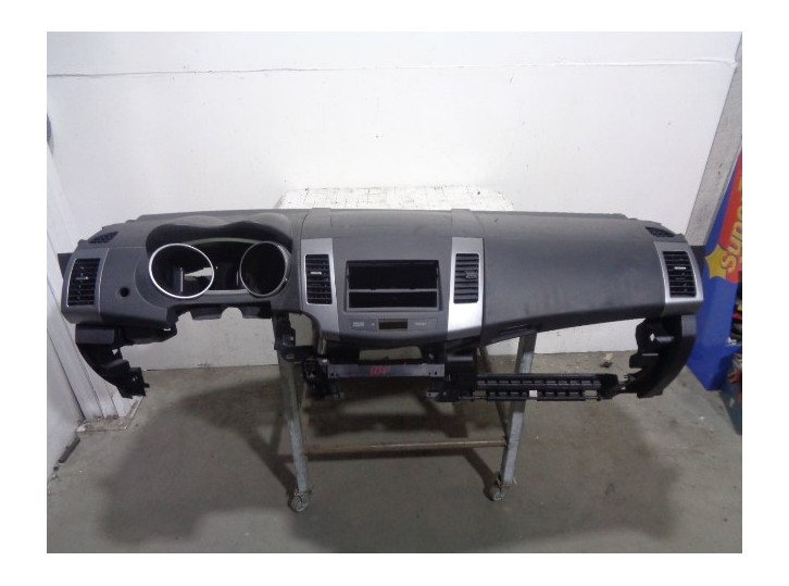 Recambio de salpicadero para mitsubishi outlander (cw0) 2.0 di-d cat referencia OEM IAM 8000A292XA NEGRO 