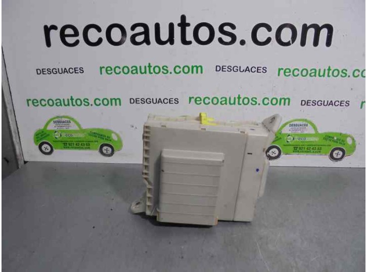 Replacement relay / fuse box for Lexus IS 200 (DS2/IS2) D-CAT OEM IAM reference 8273053020 8267253040 