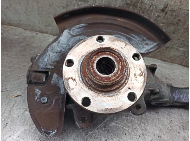 Recambio de mangueta delantera izquierda para volkswagen passat berlina (3b3) 1.8 20v turbo referencia OEM IAM 8D0407257AN  