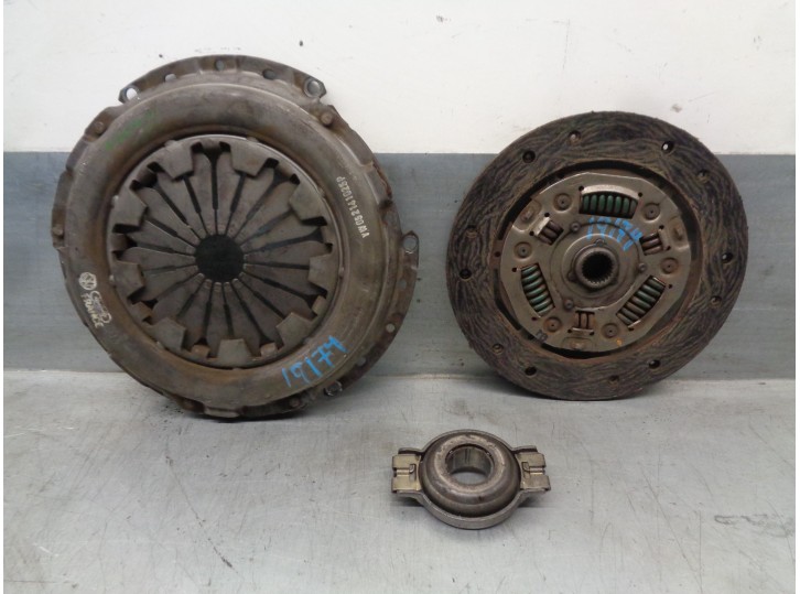 Recambio de kit embrague para volkswagen polo (867/871/873) 1.3 referencia OEM IAM 052141033R 052141025P VALEO