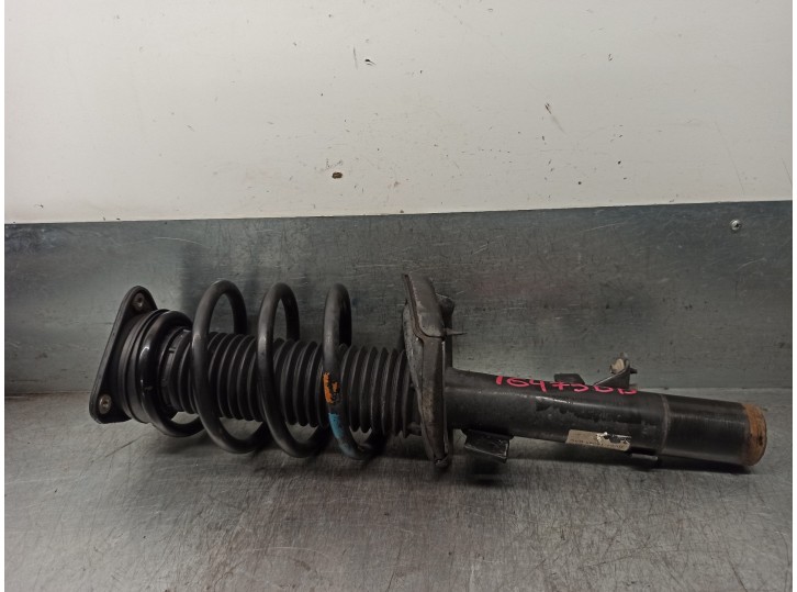Replacement front right shock absorber for Ford Focus Saloon (CB8) 1.0 EcoBoost CAT OEM IAM reference BV6118045BAC 