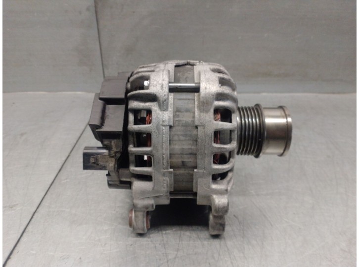 Recambio de alternador para seat leon (5f1) 1.5 tgi referencia OEM IAM 04E903015A 04E903015A BOSCH