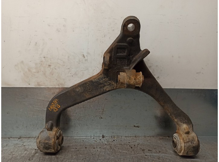 Replacement front right lower suspension arm for Chrysler Jeep Cherokee (KJ) 2.8 CRD cat OEM IAM reference 52088772
