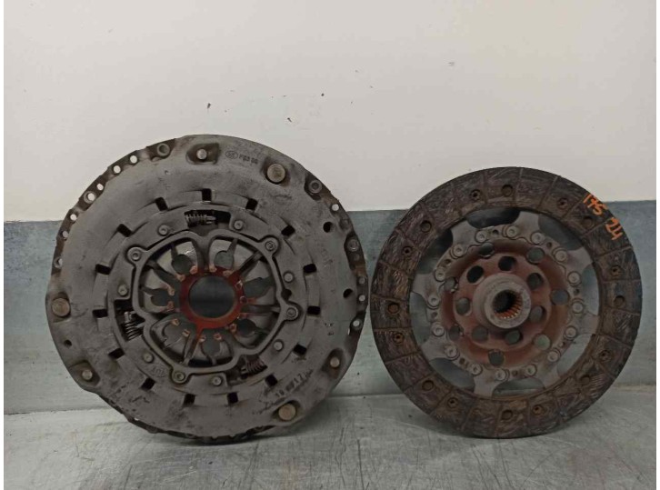 Recambio de kit embrague para renault scenic ii 1.9 dci diesel referencia OEM IAM 7701477695 