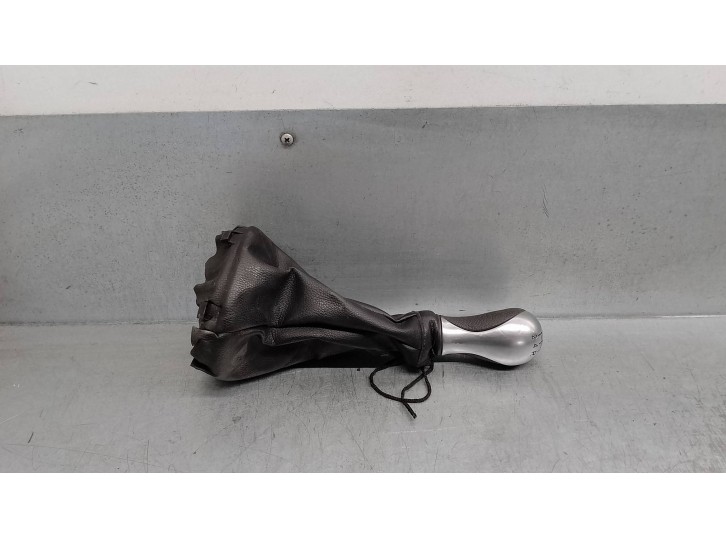 Recambio de pomo palanca cambio para mercedes-benz clase c (w203) berlina 2.2 cdi cat referencia OEM IAM A2032674810 