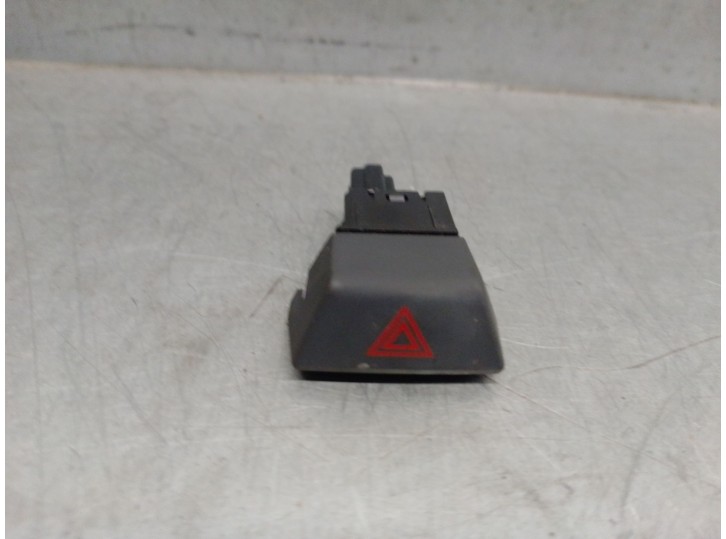 Replacement hazard warning switch for Nissan Juke (F16_) 1.6 hybrid OEM IAM reference 632S01 