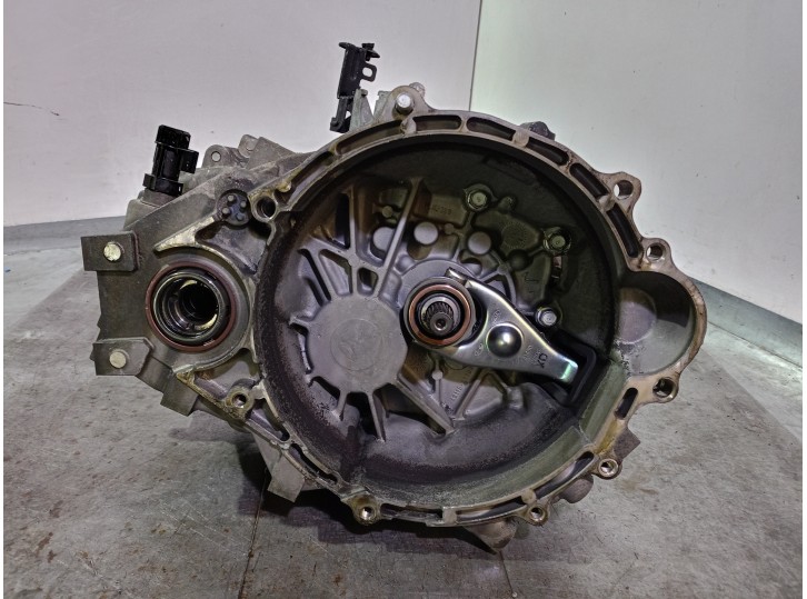 Recambio de caja cambios para hyundai i30 1.6 crdi cat referencia OEM IAM W9J6 165766 4300032360