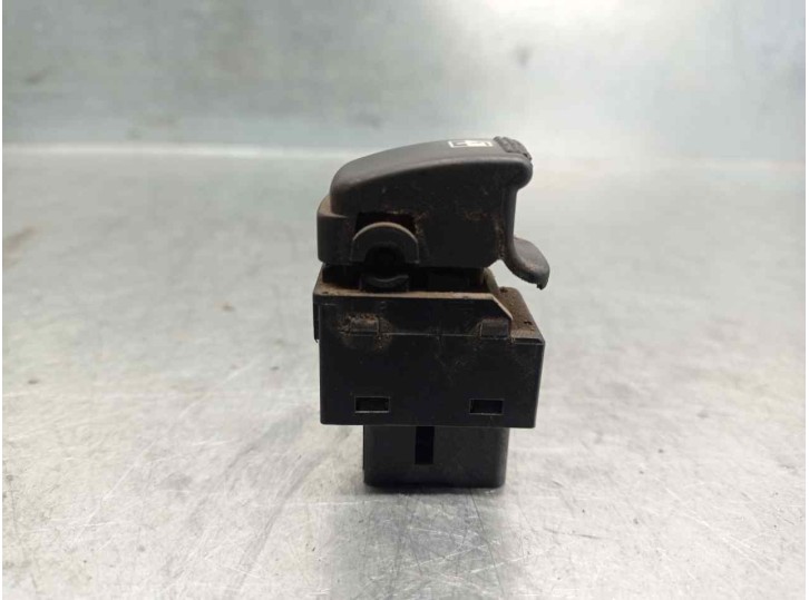 Recambio de mando elevalunas delantero derecho para hyundai matrix (fc) 1.5 crdi cat referencia OEM IAM 9358017000YN  