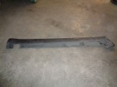 Recambio de spoiler talonera lateral derecha para mercedes-benz clase m (w164) 3.0 cdi cat referencia OEM IAM A1646900240 