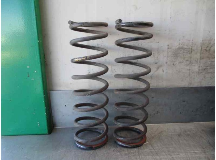 Replacement suspension spring for Ford Focus sedan (CAK) 1.8 TDDi turbodiesel CAT OEM IAM reference 
