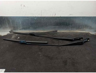 Recambio de brazo limpia delantero derecho para peugeot 308 2.0 blue-hdi fap referencia OEM IAM 9677256100  