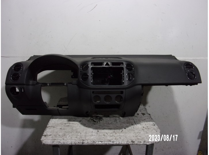 Replacement dashboard for Volkswagen Golf V Plus (1KP) 1.9 OEM IAM reference 5M1857001AA BLACK 