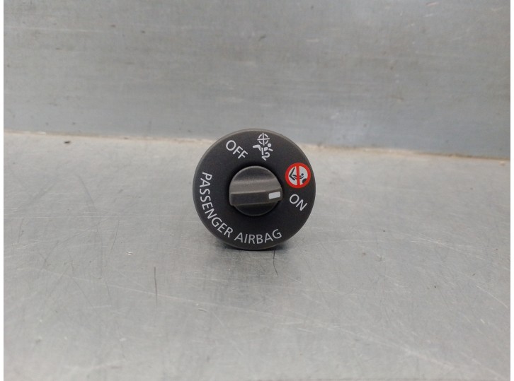 Recambio de interruptor para smart fortwo coupe 0.9 turbo cat referencia OEM IAM 681995290R 681995290R 