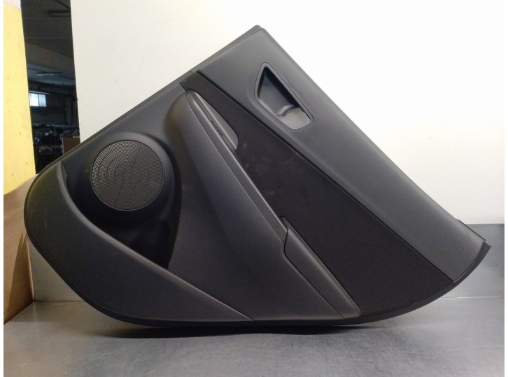 Recambio de guarnecido puerta trasera derecha para hyundai kona 1.0 tgdi cat referencia OEM IAM 83302J9100  5 PUERTAS
