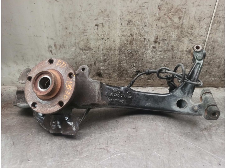 Recambio de mangueta delantera derecha para volkswagen passat berlina (3b2) 1.8 20v turbo referencia OEM IAM 8D0407258S 